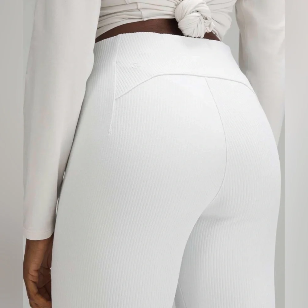 Lululemon Ribbed Softstreme Zip-leg HR Crop 25”